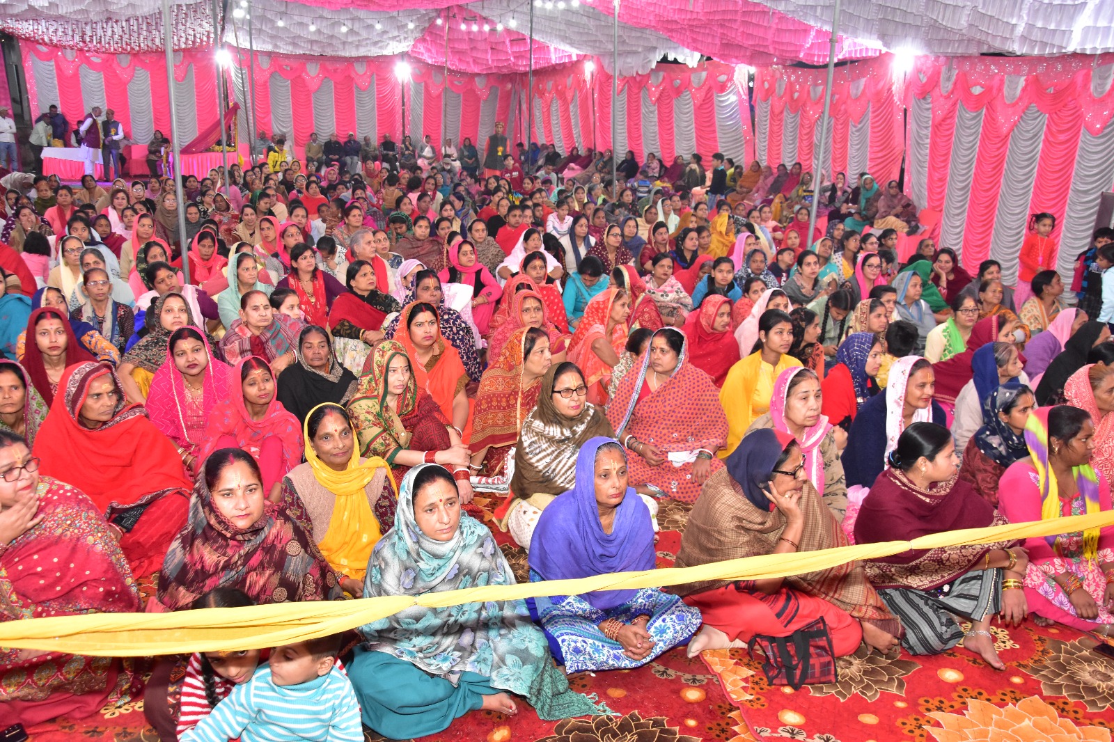 श्री दुर्गा मंदिर प्रबंधक कमेटी अजीत नगर द्वारा पुरियाना ट्रस्ट व मंदिर कमेटियों के सहयोग से मंदिर परिसर में चल रहे श्रीमद भागवत कथा में श्री गोवर्धन पूजन धूमधाम से मनाया गया