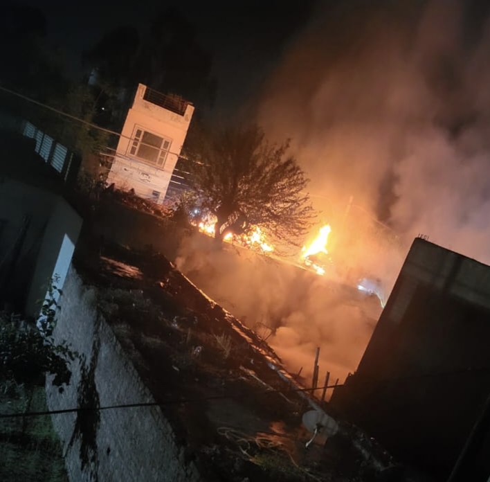 जालंधर के जल्लोवाल आबादी में लगी भीषण आग, पांच घरों के घरेलू सामान जलकर स्वाह