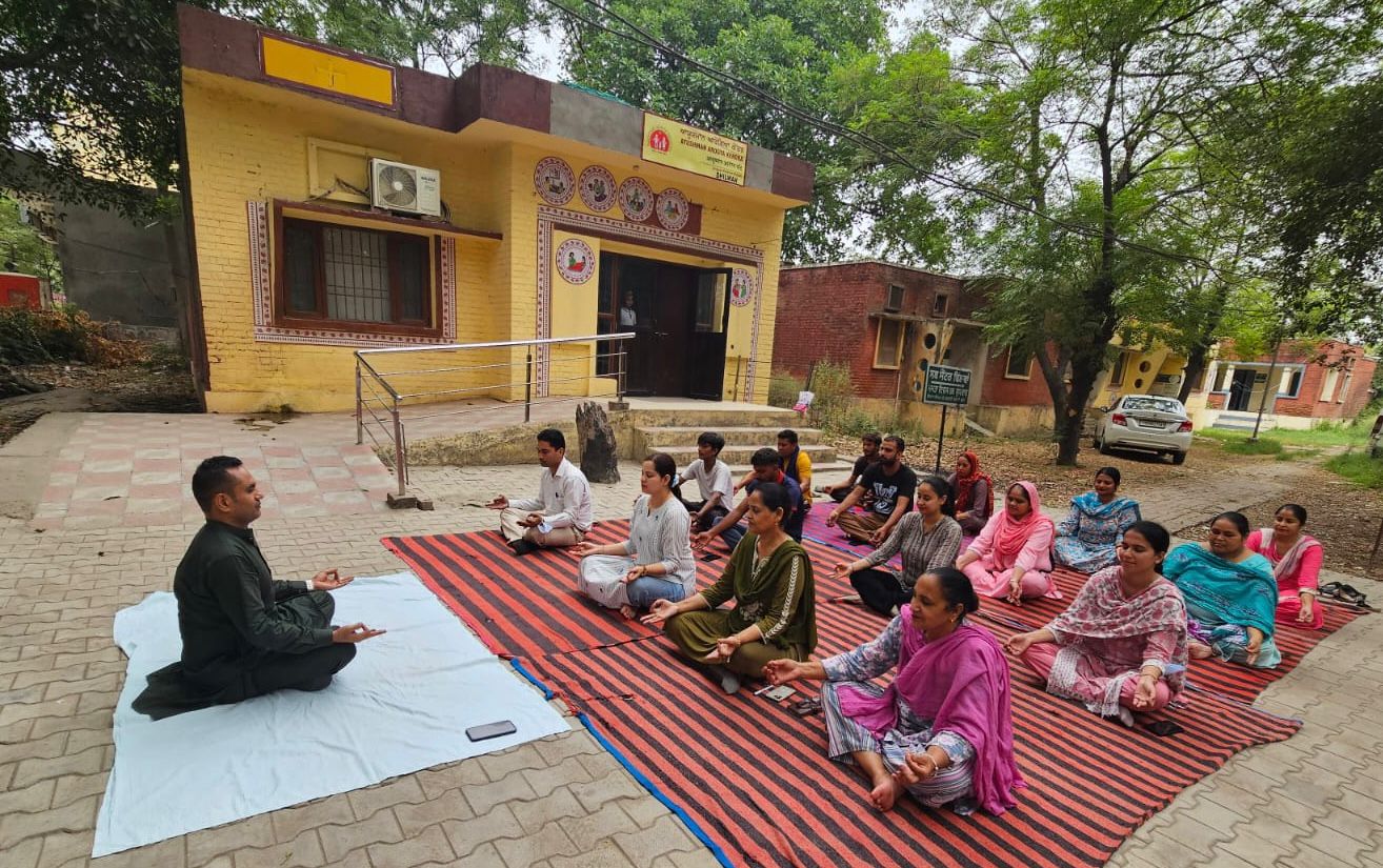 विश्व योग दिवस पर विशेष योग करने से शारीरिक, मानसिक और मनोवैज्ञानिक समस्याओं से मिलता है छुटकारा – डॉ. प्रेम कुमार ‘योग’ शरीर को रखता है स्वस्थ – डॉ. प्रेम कुमार