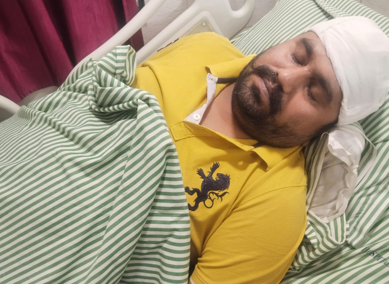 कारोबारी रंजिश के चलते तेज धार हथियारों से हमला करने वाले आरोपी पुलिस गिरफ्त से दूर, पुलिस पर लगा मुख्य आरोपी को बचाने का आरोप