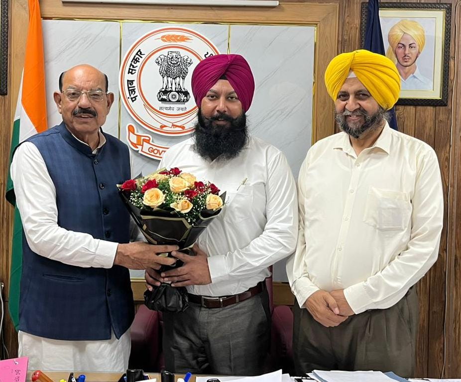 चेयरमैन रमनीक सिंह रंधावा को दिया गया शोभा यात्रा के लिए न्योता
