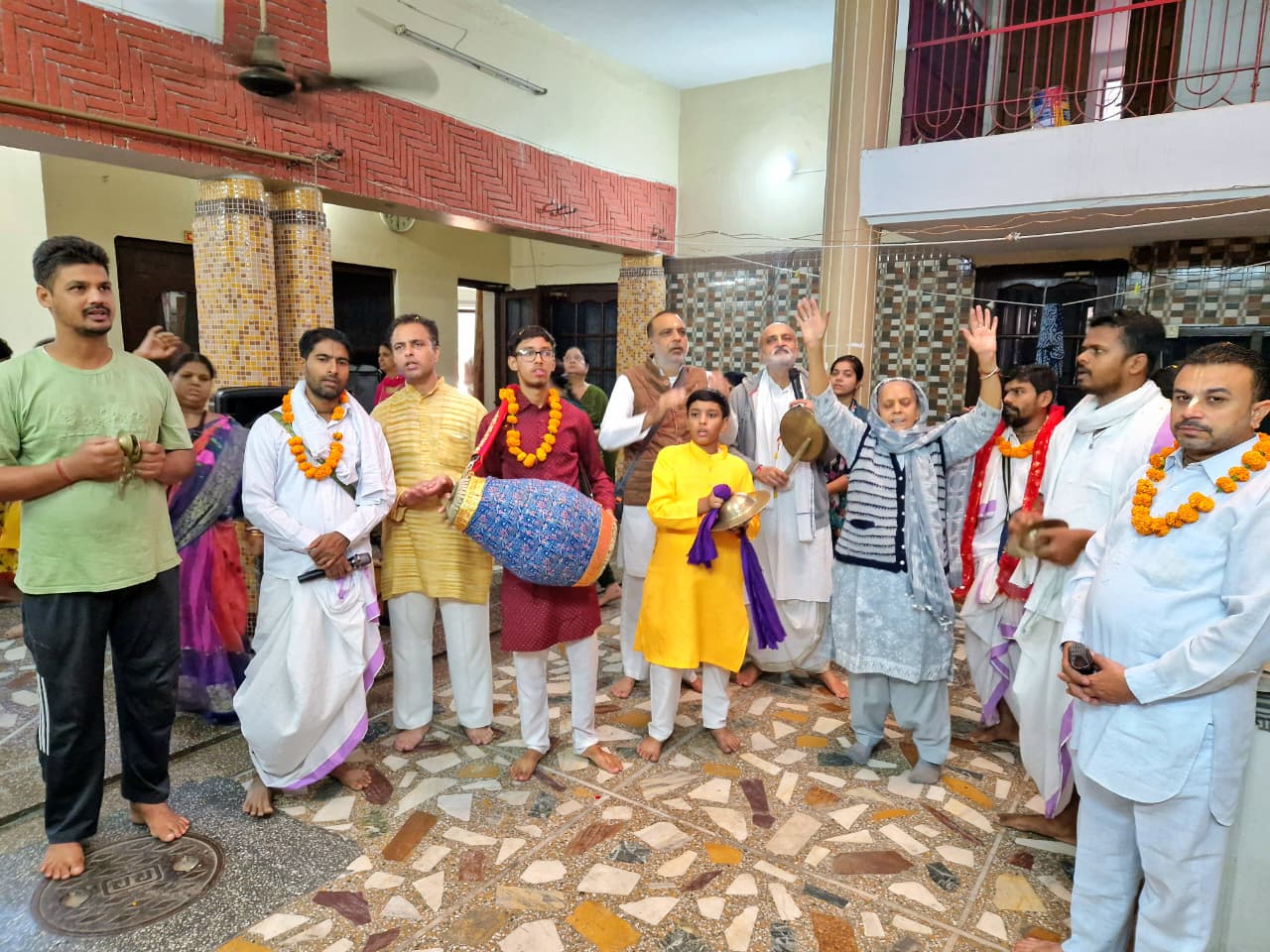 कृपा करो हम पर श्यामसुंदर हे भक्त वत्सल कहाने वाले संकीर्तन से झूमे सेंटर टाऊन निवासी