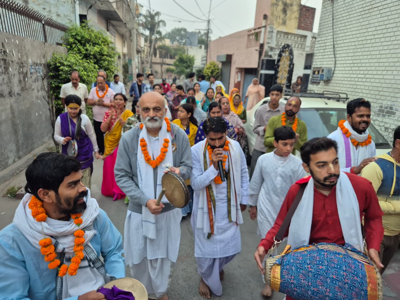 हे नाथ,नारायण हरि, गोपाल कृष्ण मुरारी, के संकीर्तन से गदगद हुए लम्बा पिंड निवासी