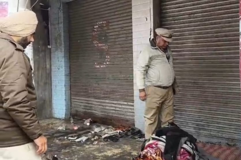 “पुलिस की लापरवाही” 24 घंटे सड़क पर पड़ी रही लावारिस शव, हदबंदी को लेकर उलझती रही दो थानों की पुलिस